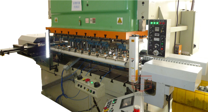 人工成本上升背景下：沖床機(jī)械手如何協(xié)助工廠(chǎng)降低用工風(fēng)險(xiǎn)